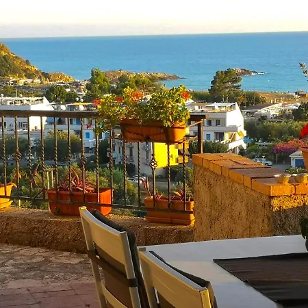 Lo Scoglio Hébergement de vacances *