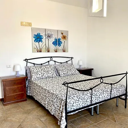 Holiday home Lo Scoglio